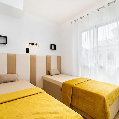 Pmt18 - Modern Close To *